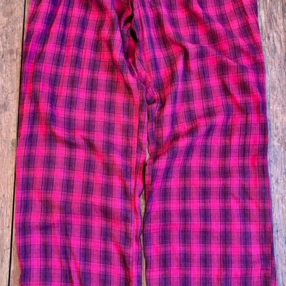 Victoria’s Secret Red Plaid Christmas PJ Set Size S - Picture 2 of 3